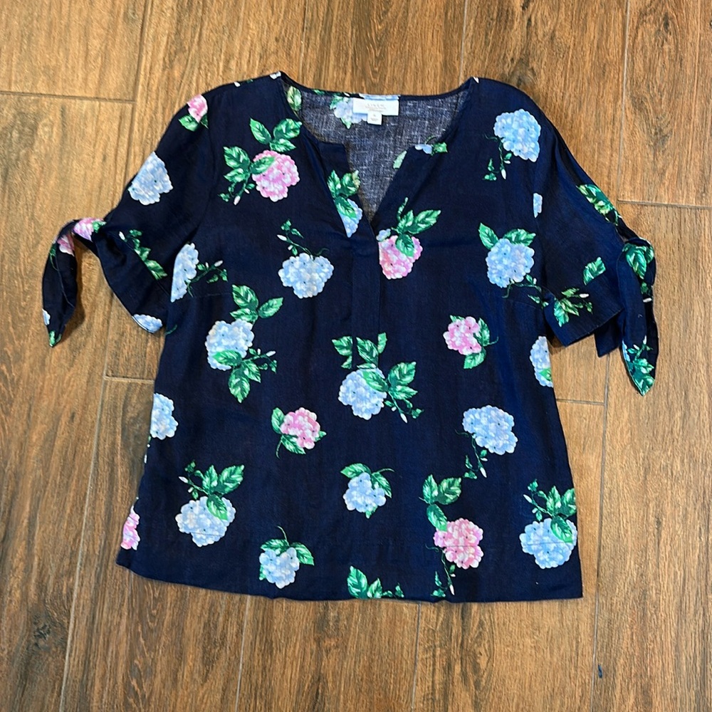 Linen Charter Club Luxury M navy hydrangea print top with short tied sleeves
